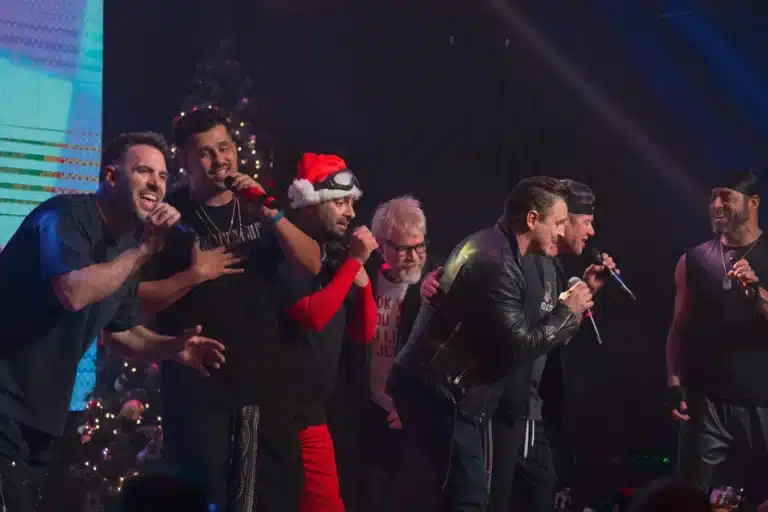 Concert Review: POP2000 – Reliving the Hits: The Pop 2000 Tour Brings Nostalgia & Festive Vibes To Des Plaines, IL